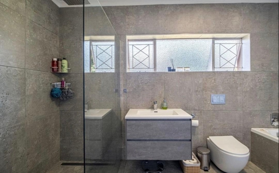 5 Bedroom Property for Sale in Vanes Estate Eastern Cape